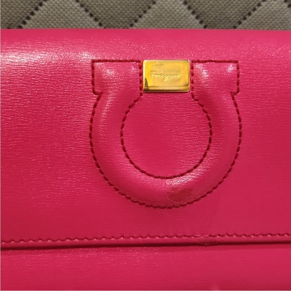 Authentic Salvatore Ferragamo Beautiful Pink large wallet - Picture 3 of 7